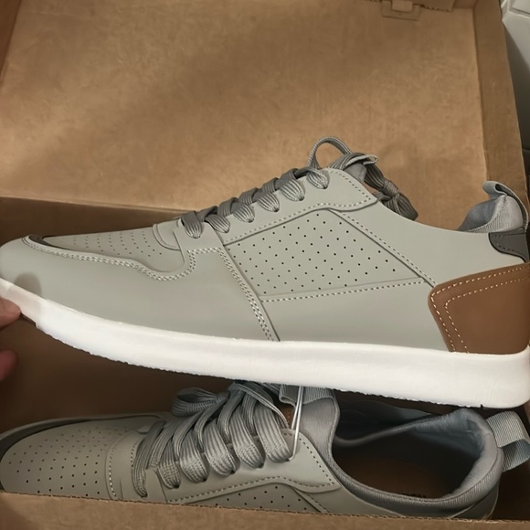 Steve Madden men’s p-sonny light gray sneakers size 10, 10.5, NWT - Picture 2 of 8